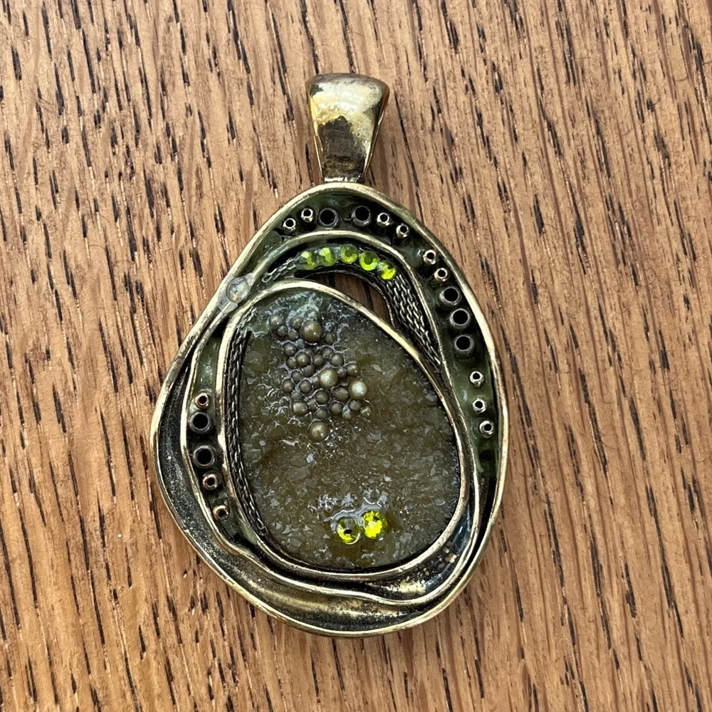 PENDANT Large Bronze Tone Metal Abstract Moss Green Lagenlook Statement Piece - Picture 1 of 12